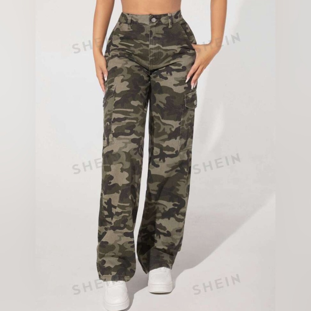 SHEIN PETITE Camo Print Flap Pocket Cargo Jeans